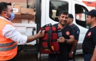 Konyaaltı Belediyesi’nden itfaiyecilere acil yardım çantası