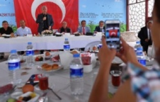 Mansur Yavaş vatandaşı yerinde dinliyor