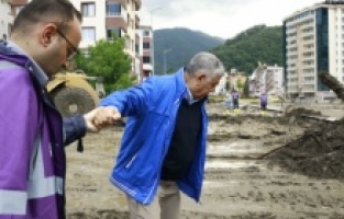 Şükrü Genç: "Bu binaları yapanların vebali çok büyük"