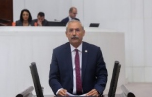 "Ülke yangın yeri, Cumhurbaşkanı çay dağıtıyor"