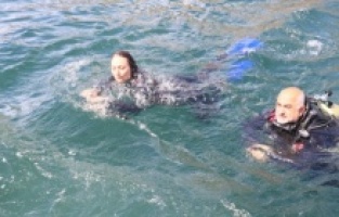 CHP'li Şevkin, müsilaja tüplü dalış yaptı