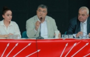 “Vatandaş sandığı bekliyor!”