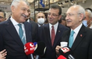 Adana standında Kemal Kılıçdardoğlu’na şalgam ikramı