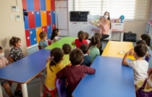 Anneler işte, çocuklar Seyhan'ın kreşinde