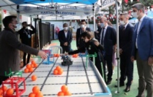 Başkan Gökhan Yüksel, Bilim Ve Robot Şenliği’ne Katıldı