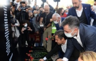 Bayraklı, depremde yaşamını yitirenleri andı