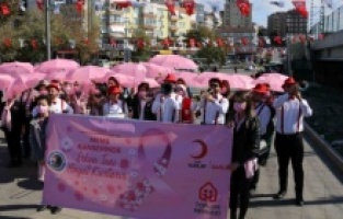 Kartal Belediyesi’nden Meme Kanseri Farkındalık Yürüyüşü