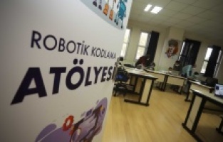 Kartal Belediyesi'nden çocuklara Robotik Kodlama eğitimi