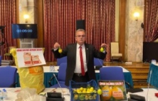 "Çiftçi zarar etmiyor, iflas ediyor"