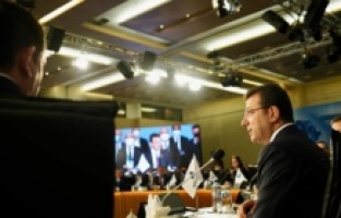 İmamoğlu B40 Zirvesi'nde konuştu: "Yepyeni bir sayfa açmak için buradayız!"