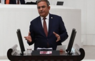 "İhracatımız artmasına rağmen yoksullaşıyoruz"