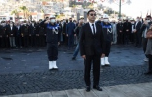 Kuşadası Ata'sını saygı ve özlemle andı