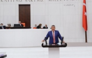 "Tarihin en büyük kahramanını özlemle anıyoruz"