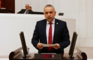 "Ay’a mı inelim, eve ekmek mi götürelim?"