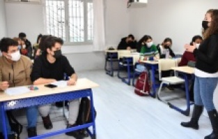 Konyaaltı’nda 300 öğrenci eğitim desteği alıyor