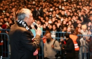 Adana’da kurtuluşun 100. yıl coşkusu sel olup taştı