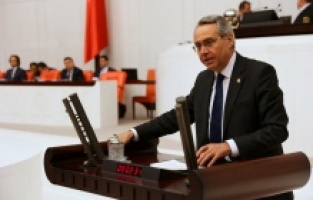 "Erdoğan çevresindekilerin başını döndürüyor"