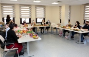 Kadınlar, Eşitlik Merkezi'nde hem üretiyor hem kazanıyor