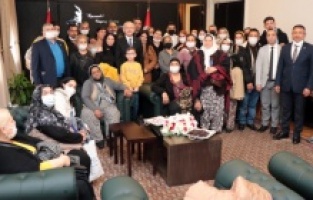 Meclis'e giden Roman kadınlardan Kılıçdaroğlu'na ziyaret