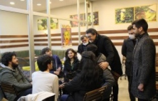 "Üniversiteliler de sandığı bekliyor"