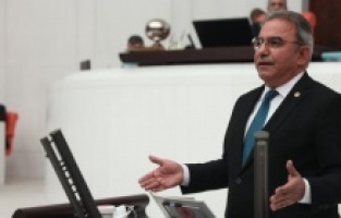 "Yurttaşlar döviz mevduatlarını bozdurmuyor"