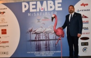 Çiğli’nin “Pembe Misafirler”i izleyiciyle buluştu