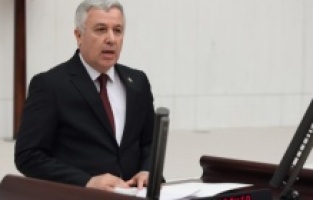 "İsyanım bu iktidarın Türkçe'ye olan düşmanlığına!"