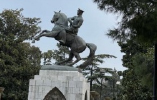 Samsun'da Atatürk Anıtı'na çirkin saldırı!