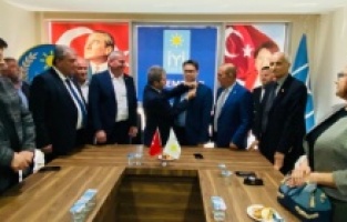 AKP'den belediye başkan adayı olan isim İyi Parti'ye katıldı