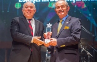 Başkan Büyükerşen'e eşitlik çalışmaları için ödül