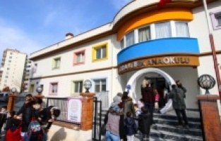 İzmir’in en büyük anaokulu eğitime başladı!