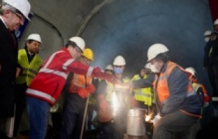 Kabataş-Mecidiyeköy arasında son ray kaynatıldı!