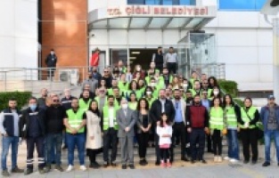 Başkan Gümrükçü 200 Kişilik Ekiple Temizliğe Çıktı