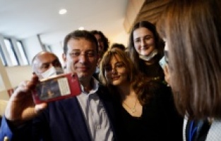 Ekrem İmamoğlu'ndan gençlere çağrı: "Artık sorumluluk alma vakti!"