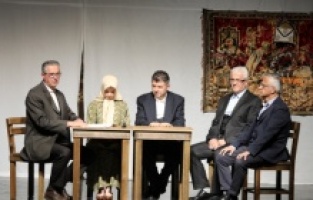 Başkan Arda tiyatro sahnesinde