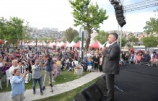 Bayraklı’da annelere özel kutlama