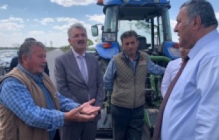 "Çiftçi traktörü tarladan çekti”