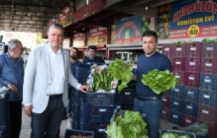 "Halde 1 kasa marul 10 lira, markette ise 1 marul 10 lira"