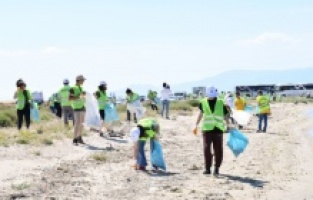 Çiğli’de kıyı ve deniz temizliği