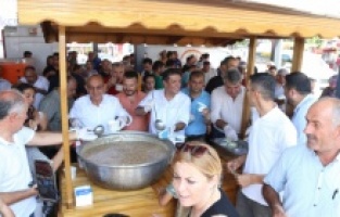 Döşemealtı'nda aşure bereketi