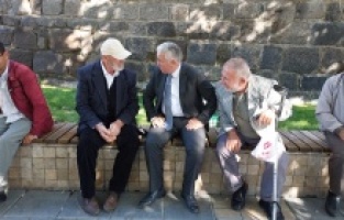 Emeklilerden AKP'li vekile tepki