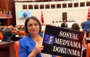 "Sanatçılar, kadınlar öldürülüyor iktidar sansürle meşgul"