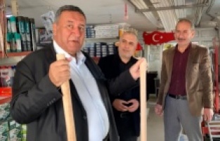 “5 liralık domates alıp veresiye yazdıran var”