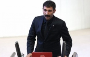 "İş insanı olarak yaptığınız başvuruyu bakan olarak mı onaylıyorsunuz?"