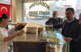 "Çocukların beslenmesine koymak için bayat simit alıyorlar"