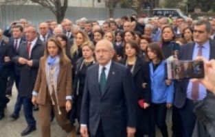 Kemal Kılıçdaroğlu ve CHP’li vekiller Adalet Bakanlığı’na yürüdü