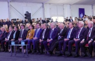 Ekrem İmamoğlu: "Eli titriyor, imza atmıyor"