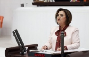 “Gazetecilere aba altından sopa gösteriliyor”