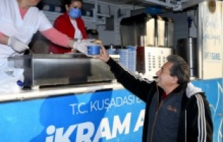 Kuşadası Belediyesi'nden içleri ısıtan ikram