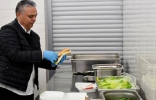 Muratpaşa’dan çocuklara ücretsiz okul yemeği